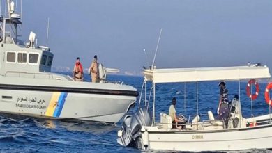 صورة حرس الحدود بمكة المكرمة ينقذ مواطنين تعطلت واسطتهما البحرية في عرض البحر