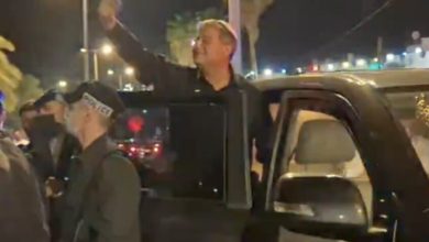 صورة “أنا صاحب البيت هنا”.. بن غفير يتجول في بلدة بدوية
