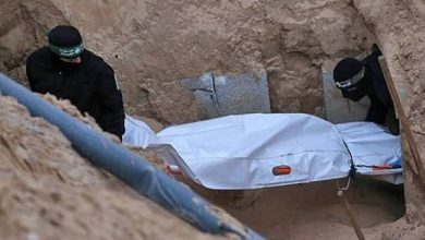 صورة تسليم جثة هدار جولدن ..اسرائيل تزعم : جاسوس كشف عن المعلومة الذهبية والدور التركي كان سلبياً..
