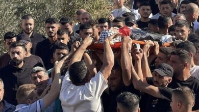 صورة أهالي نابلس يشيعون جثمان الشهيد جميل حنني