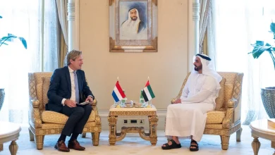 صورة سيف بن زايد يجتمع مع وزراء الداخلية ومسؤولين على هامش الاجتماع السادس للتحالف الأمني الدولي