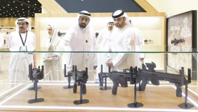 صورة منصور بن محمد يقوم بزيارة معرض الشرق الأوسط للصيد 2025