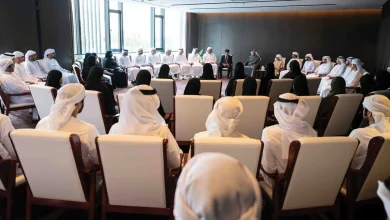 صورة ذياب بن محمد بن زايد يلتقي طلبة إماراتيين مبتعثين في جامعات الصين