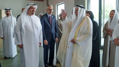 صورة حاكم الشارقة يفتتح مبنى رواق الفوتوغراف ويطّلع على معرضين فنيين