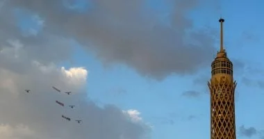 صورة طائرات شراعية تزين سماء القاهرة بافتتاح مهرجان الفسطاط الشتوى