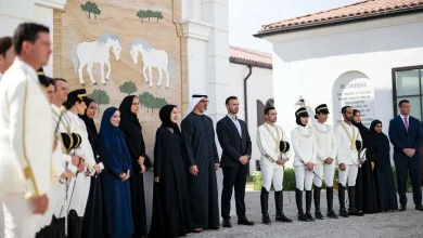 صورة خالد بن محمد بن زايد يزور مدرسة أبوظبي للفنون الفروسية الأميرية الواقعة في جزيرة الجبيل