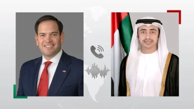 صورة عبدالله بن زايد ووزير الخارجية الأميركي يناقشان التطورات الإقليمية والعلاقات الاستراتيجية بين البلدين