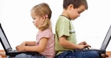 صورة طفلك مدمن ألعاب إلكترونية؟ 6 بدائل صحية لاستخدام الإنترنت الإيجابي
