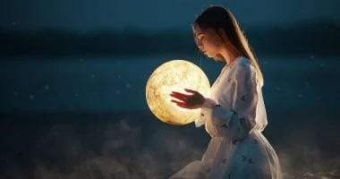صورة اعرفى كيف يؤثر القمر على مشاعرك وطاقة جسمك واستعدي للتغير والتميز