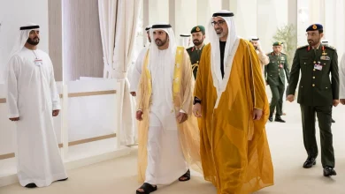 صورة خالد بن محمد بن زايد وحمدان بن محمد بن راشد يرحبان بوفود المشاركة في معرض دبي للطيران