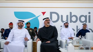 صورة خالد بن محمد بن زايد وحمدان بن محمد بن راشد يحضران العرض الجوي المصاحب لـ«معرض دبي للطيران»