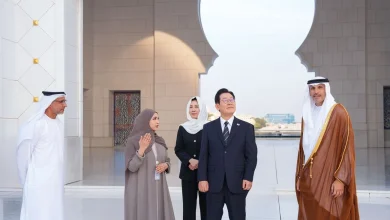 صورة رئيس جمهورية كوريا يقوم بزيارة جامع الشيخ زايد الكبير في أبوظبي