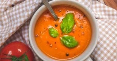 صورة شوربة عدس بمكونات بسيطة للسنة الأولى من الزواج