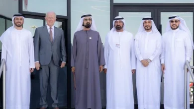 صورة محمد بن راشد يلتقي بقيادة مجموعة طيران الإمارات