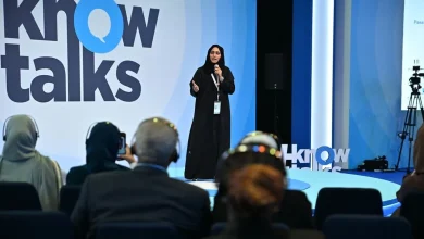 صورة هدى المطروشي أول ميكانيكية إماراتية تشارك الجمهور حكاية شغفها بالسيارات في قمة المعرفة 2025