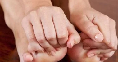 صورة لون البول يشير إلى ارتفاع حمض اليوريك: 5 علامات تسبق النقرس