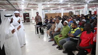 صورة شرطة أبوظبي ترفع الوعي بمكافحة الاحتيال الإلكتروني في القرى العمالية