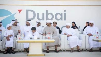 صورة سيف بن زايد يهنئ أحمد بن سعيد آل مكتوم على النجاح الباهر لمعرض دبي للطيران