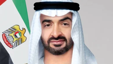 صورة محمد بن زايد يصل البحرين في زيارة عمل، والملك حمد بن عيسى يترأس مراسم استقباله