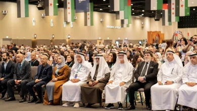صورة نهيان بن مبارك يشارك أبناء الجالية السورية في الاحتفال بموروثهم الثقافي والحضاري
