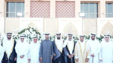 صورة عدد من الشيوخ يحضرون أفراح القاسمي والفلاسي في رأس الخيمة