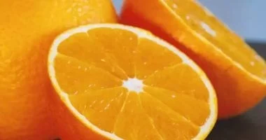 صورة عناصر غذائية تعزز فوائد البرتقال لصحتك
