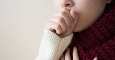 صورة لماذا يزداد السعال في الشتاء ومتى يجب زيارة الطبيب؟
