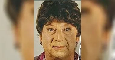صورة إيطالي يحتفظ بجثمان والدته 3 سنوات وينتحل شخصيتها لسرقة معاشها