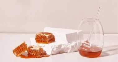 صورة عسل المانوكا: ما هو ولماذا يباع بأعلى سعر عالميًا؟