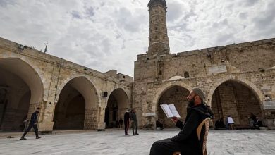 صورة بعد صمت قسري.. عودة الروح إلى المسجد العمري بغزة