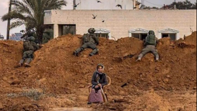 صورة ناجية فلسطينية تروي تفاصيل استخدامها كدرع بشري من قبل جيش الاحتلال في غزة