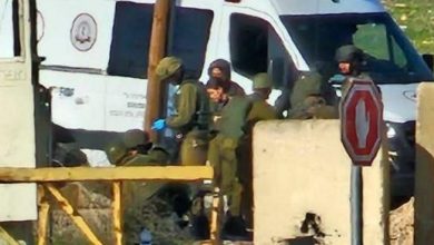 صورة الجيش الإسرائيلي يعدم فلسطينيًا بالرصاص بحجة تنفيذ عملية طعن بالخليل..