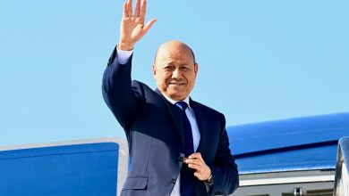 صورة عاجل.. الرئيس يغادر عدن ويعلن رفضه ''الإجراءات الأحادية'' التي أقدم عليها الإنتقالي بحضرموت ويوجه بالتحقيق في الانتهاكات هناك
