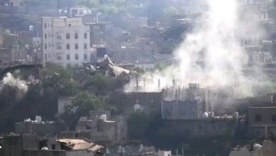 صورة الحوثي يقصف الأحياء السكنية في تعز
