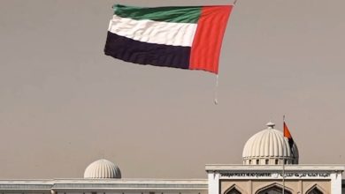 صورة 500 درهم و4 نقاط مرورية وحجز المركبة 15 يوماً عقوبة السير في مسيرات دون تصريح