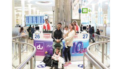 صورة «مطارات دبي» تستقبل المسافرين بختم يحمل شعار «زايد وراشد»