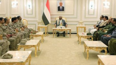 صورة عاجل.. اللواء سلطان العرادة يعقد اجتماعًا عسكريًا وأمنيًا بمأرب ويؤكد: قضيتنا الكبرى استعادة الدولة وتحرير صنعاء  وأدعو إلى عدم الإنشغال بالخلافات الجانبية