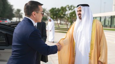 صورة ذياب بن محمد يستقبل رئيس الإكوادور في واحة الكرامة