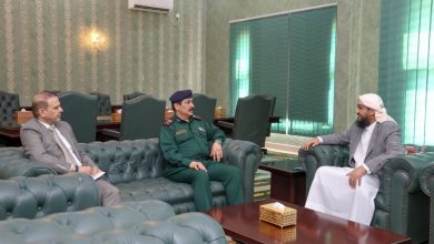 صورة المحرمي يلتقي وزير الداخلية في قصر معاشيق