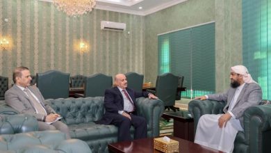 صورة المحرمي يطالب محافظ البنك المركزي بتوريد كافة الإيرادات العامة إلى البنك المركزي بعدن