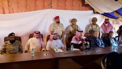 صورة من سيئون رئيس الوفد السعودي اللواء القحطاني يطالب بخروج قوات الانتقالي من حضرموت وتسليم المواقع لدرع الوطن