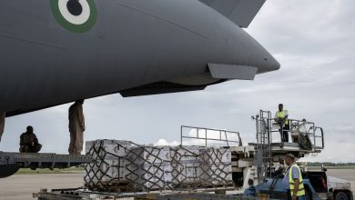 صورة وصول طائرة المساعدات الإنسانية الثامنة إلى سريلانكا ضمن الجسر الجوي الإماراتي