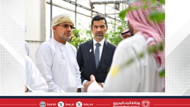 صورة على هامش معرض البحرين الدولي (مراعي 2025).. وزير شؤون البلديات والزراعة ووزير الثروة الزراعية العماني ووفود خليجية يزورون مشروع زراعة أشجار القرم في (جيبك) وشركة مزارع الجزيرة