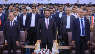 صورة اللواء سلطان العرادة يشهد حفل تخرج 1139 طالباً وطالبة من جامعة إقليم سبأ