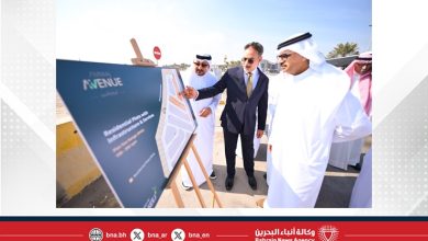 صورة الرئيس التنفيذي لهيئة التخطيط والتطوير العمراني يطّلع على سير العمل في مشروع “أمواج أفنيوز” كأحد أوائل المشاريع المنفذة مع القطاع الخاص بموجب القرار الوزاري رقم (788) لسنة 2024 بشأن تنفيذ أعمال البنية التحتية في مخططات التقاسيم
