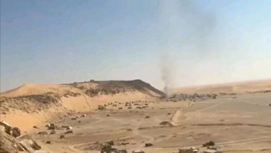 صورة القوات الموالية للإمارات في شبوة تقتتل على نهب ''شيول''  ومصدر عسكري ينفي أي هجوم جوي