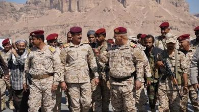 صورة جنود وضباط المنطقة العسكرية الأولى يطالبون الحكومة بدعم عاجل بعد نزوحهم إلى مأرب
