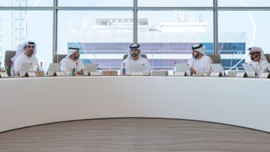 صورة منصور بن محمد يطّلع على خطة تنظيم الملاحة البحرية خلال ليلة رأس السنة