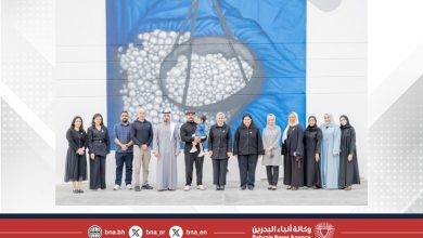 صورة وزيرة شؤون الشباب تدشن جدارية فنية بمركز المحرق الشبابي النموذجي لتعزيز الهوية الوطنية والإبداع الشبابي