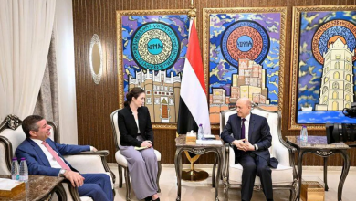 صورة الإدارة الأميركية تلتقي بعدد من أعضاء مجلس القيادة لاحتواء الخلافات وطرح رؤيتها للوضع في اليمن